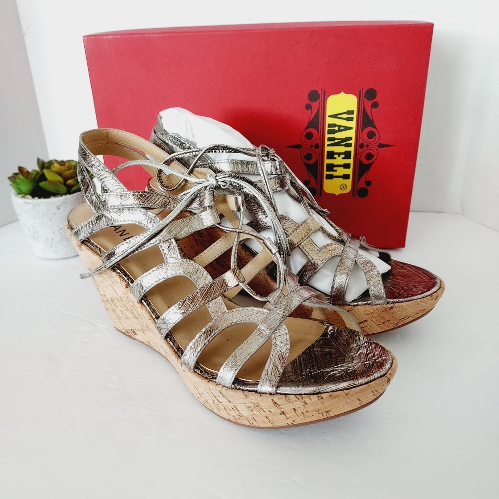 💥FINAL💥VANELi NEW! Elvera silver gray open toe Wedge Sandals size 10🤍